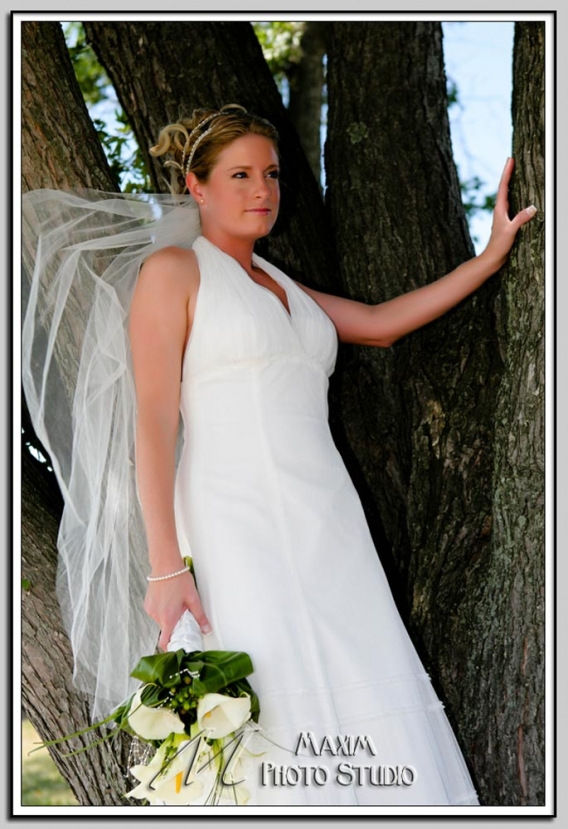Cincinnati bride at Voice of America park