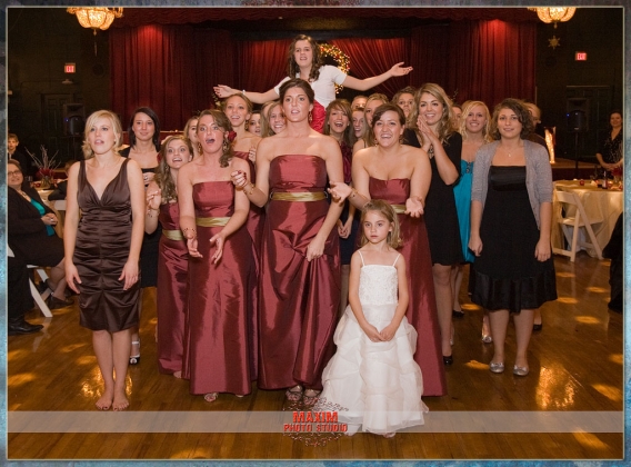 Cincinnati Wedding Photographers Garter Toss