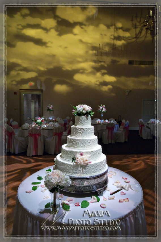 The Phoenix Cincinnati OH wedding cake