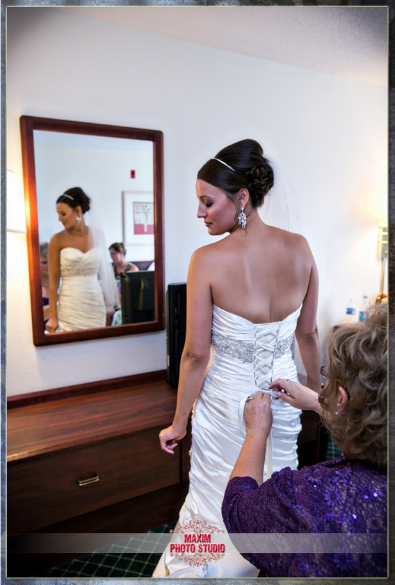 maxim photo studio captured the bride getting ready