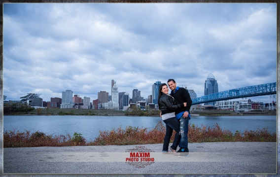 Cincinnati Skyline engagement photo