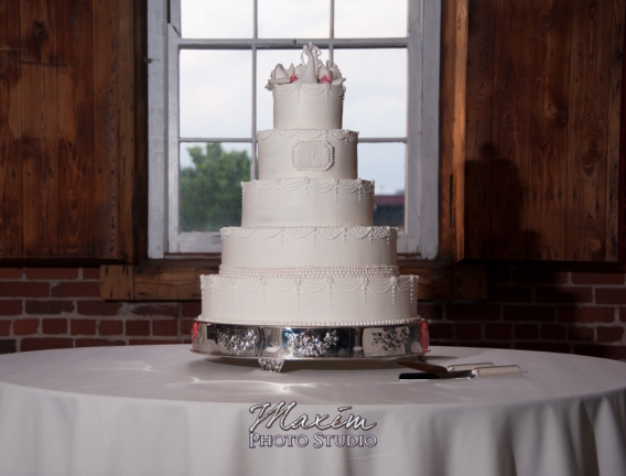 Wedding cake at Longworth Hall in Cincinnati