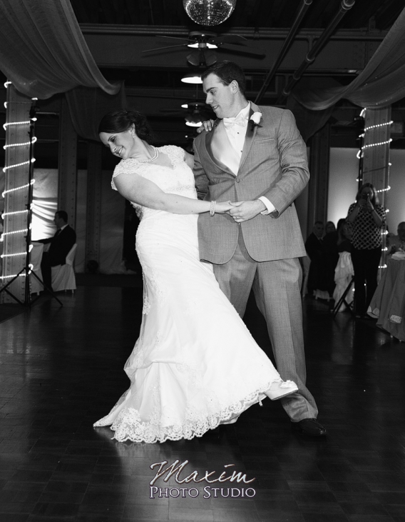Longworth hall cinncinnati wedding first dance