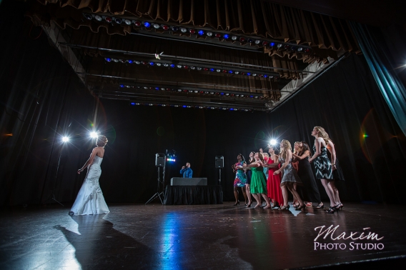 Bouquet Toss at Columbus Athenaeum