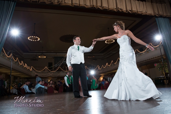 Off camera flash at Reception in Columbus Ohio