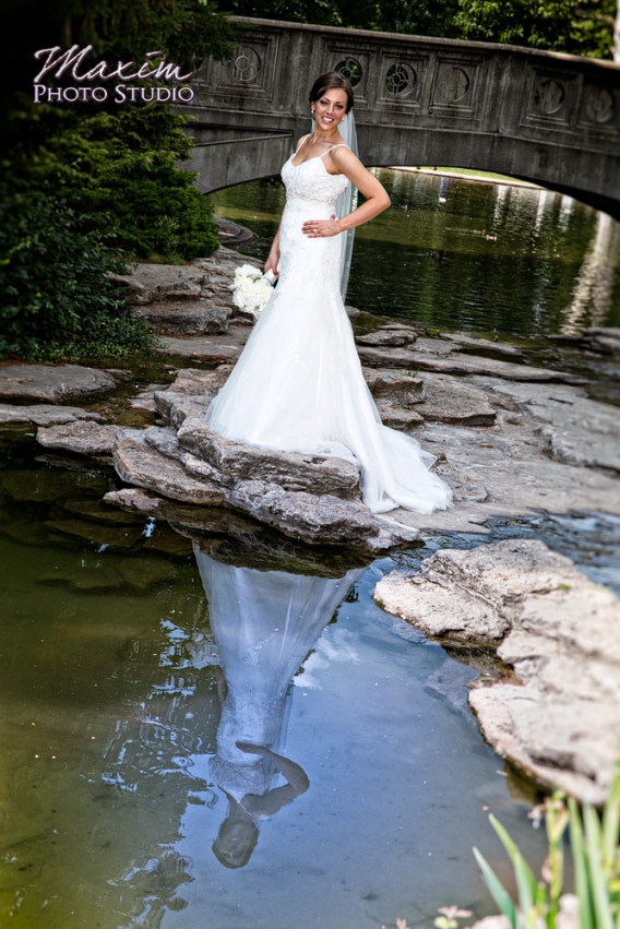 Cincinnati wedding photographer at Eden Park in Cincinnati